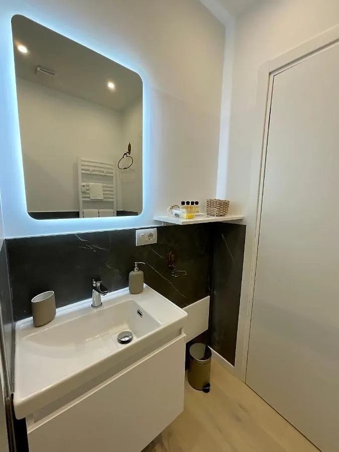 Apartment Suite - Charlize - In The Heart Of Μιλάνο