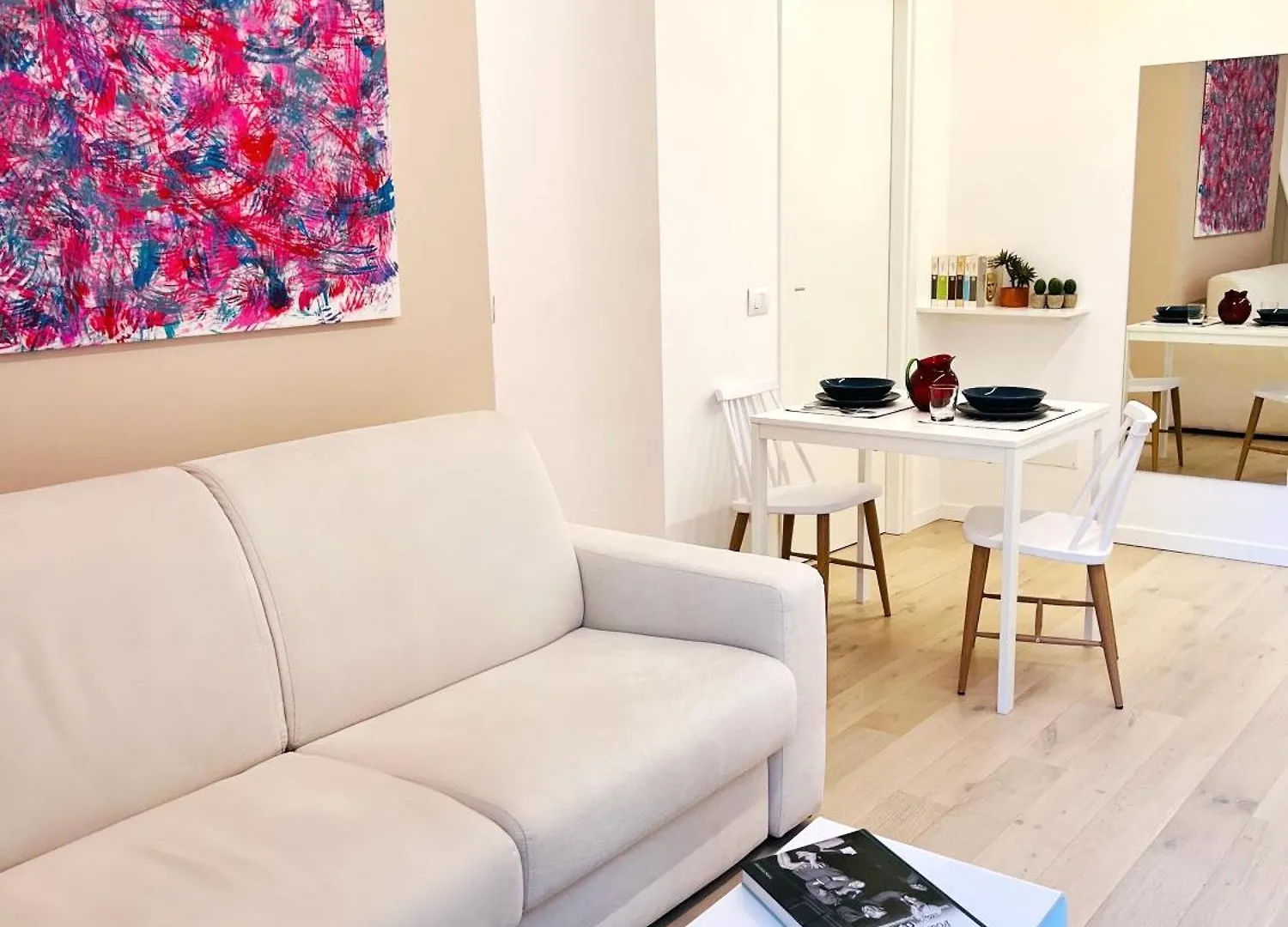 Apartment Suite - Charlize - In The Heart Of Milan location