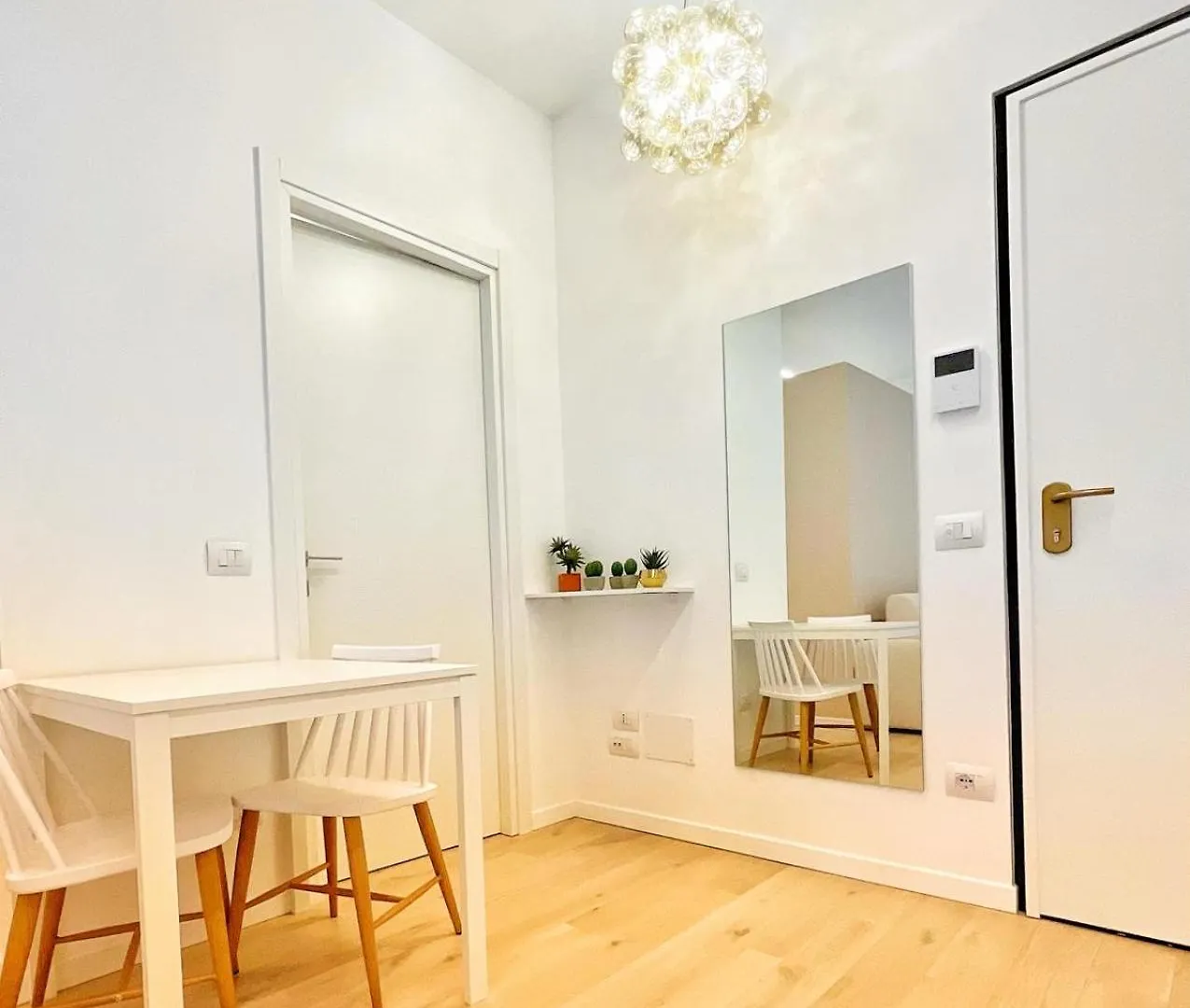 Apartment Suite - Charlize - In The Heart Of Μιλάνο