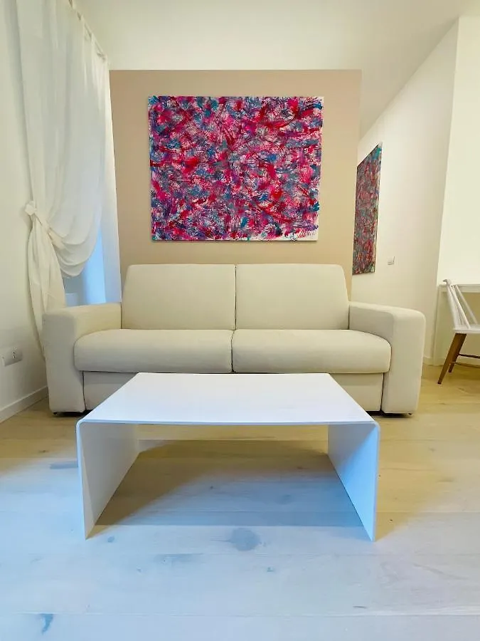 Apartment Suite - Charlize - In The Heart Of Milan Italy